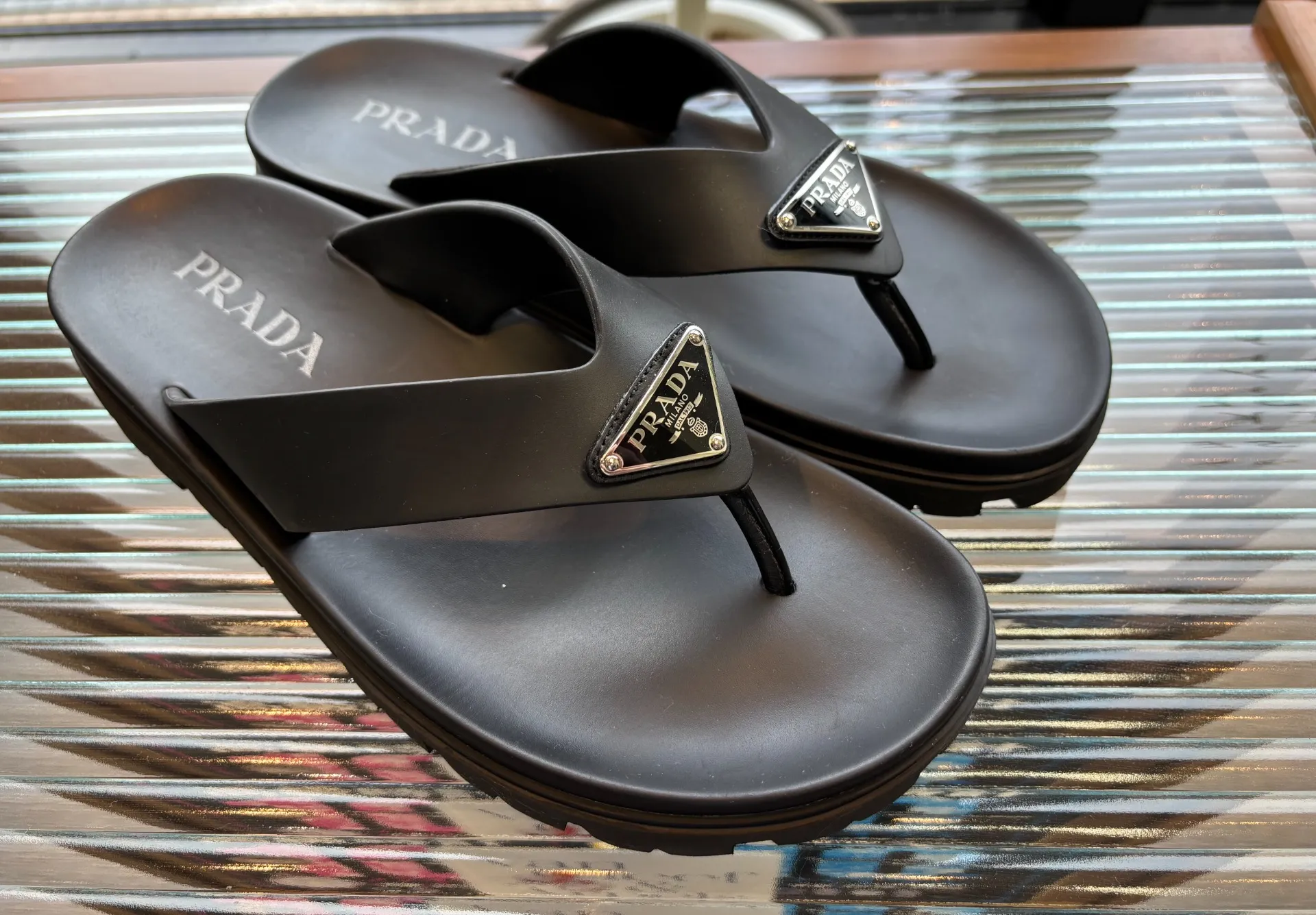 【買取専門店トクラ 宇治店】プラダのトングサンダルをお買取りしました！