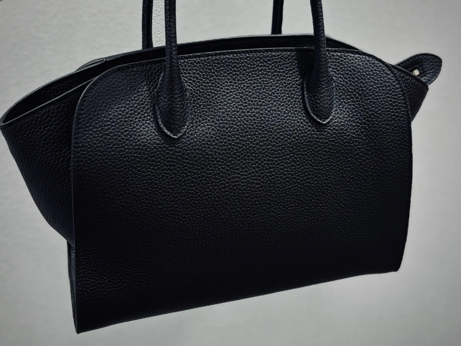 【買取専門店トクラ 宇治店】THE ROW(ザ・ロウ)マルコ を高価買取しました!