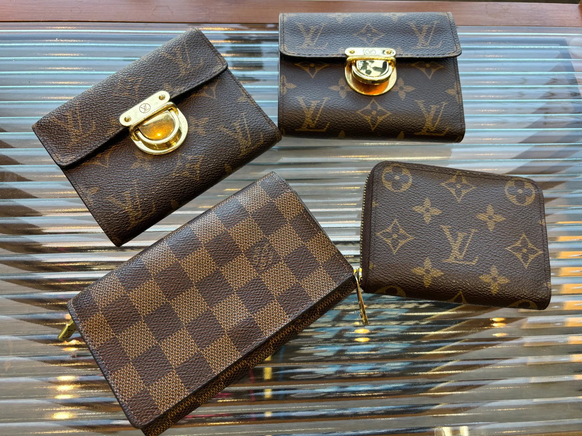 【買取専門店TOKURA】ルイヴィトンの財布をまとめてお買取りしました!